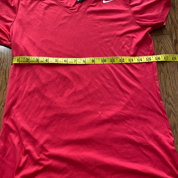 (3 for $25) Nike Canada t-shirt - Picture 9 of 10